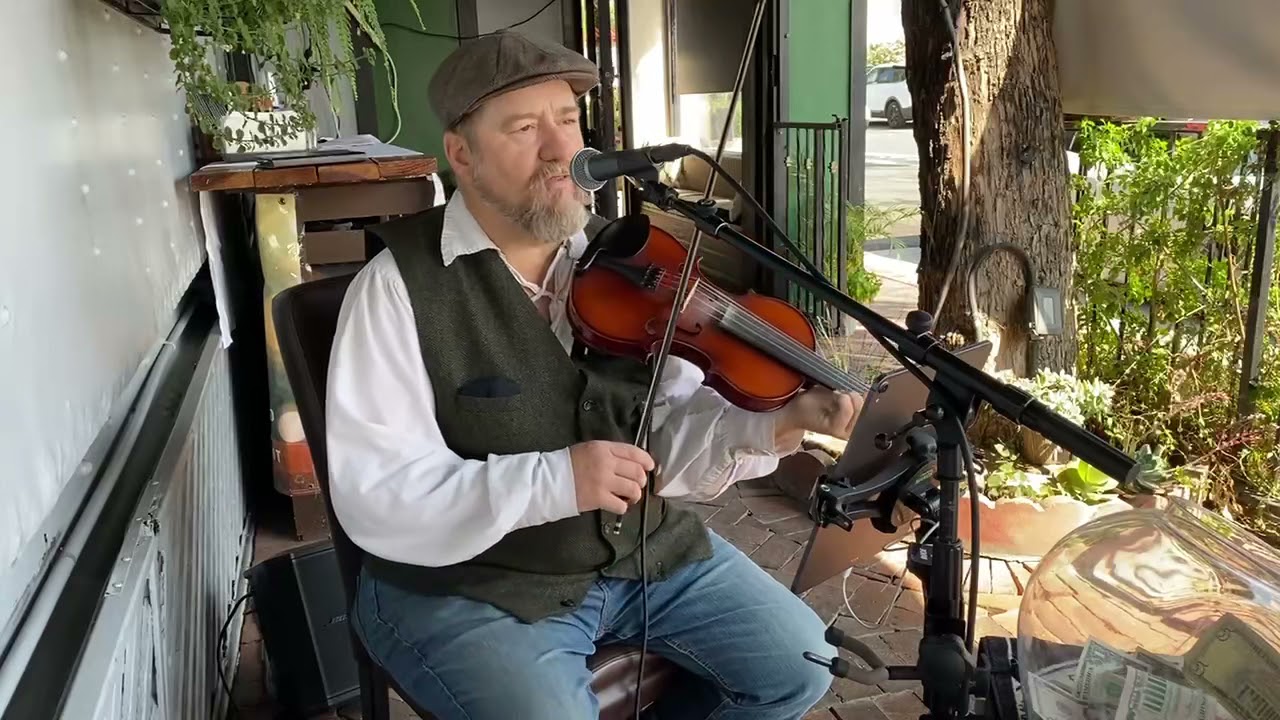 Michael Kelly performs Solo Irish Fiddle & Vocals on the patio at Paddy’s Station 2021/09/19