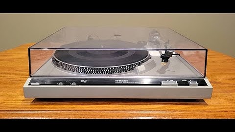 Vintage Technics SL-220 Belt Drive Turntable. DEMO.