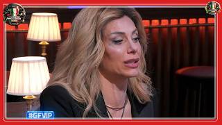 Paola Caruso in lacrime al GF Vip il commovente riabbraccio con il figlio