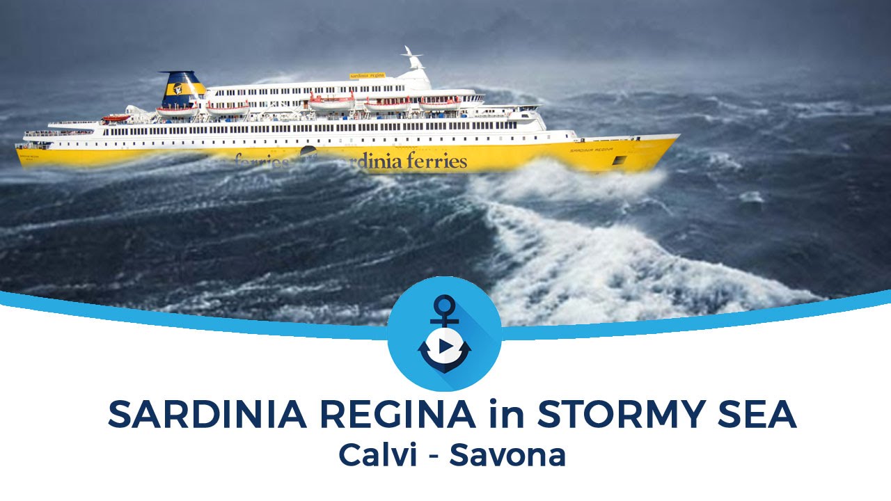 Mare in tempesta, nave traghetto per la Corsica