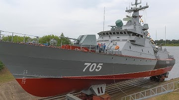 Hành Trình Đóng Tàu Khổng Lồ Chỉ 2 Tháng Và Khoảnh Khắc Hạ Thủy Sẽ Như  Thế Nào?