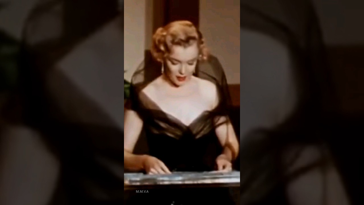 Footage Of Marilyn Monroe Presenting Oscar For Best Sound Recording In 1951 - "All About Eve"