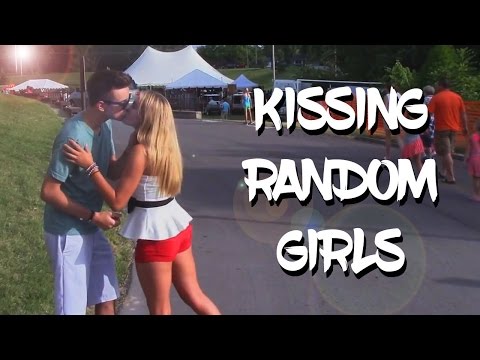 KISSING RANDOM GIRLS!