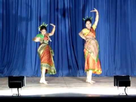Download Moyna Chalat Chalat dance on Saraswati Pujo 2012