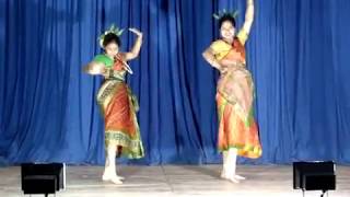 Video thumbnail of "Moyna Chalat Chalat dance on Saraswati Pujo 2012"