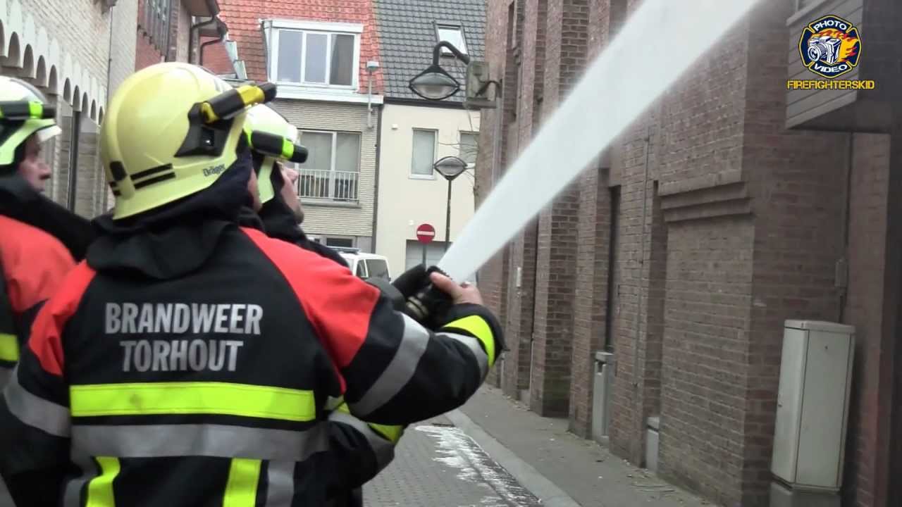Brandweer Torhout - Voertuigbrand Torhout | 30-03-2012