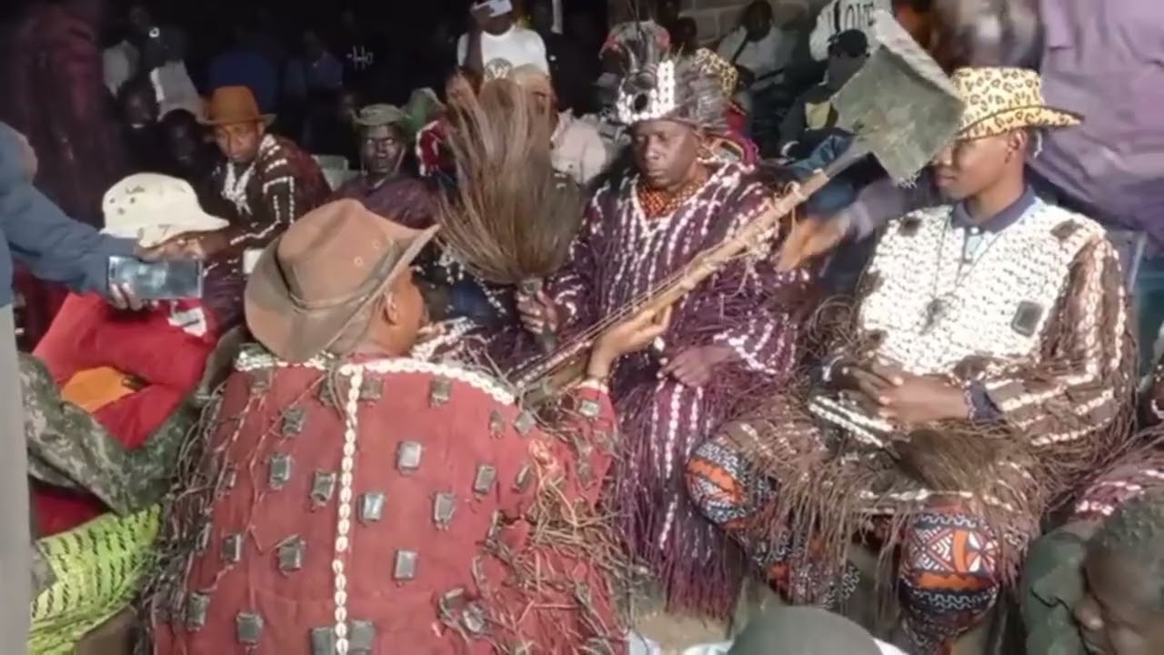 YORO SIDIBÉ et son staff chez Sorobleni Chaka Bamba,  l’homonyme du Grand Salif TOGOLA Parie3