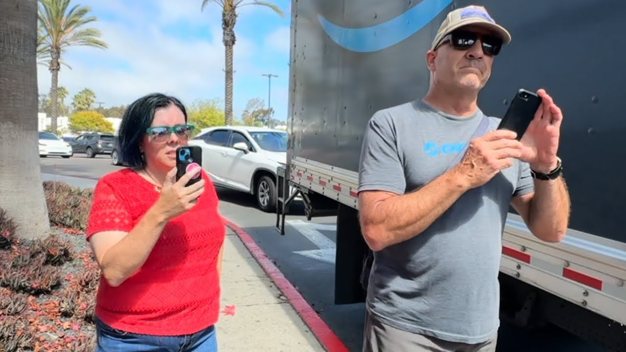 KAREN HAS MELTDOWN AFTER BEING IGNORED