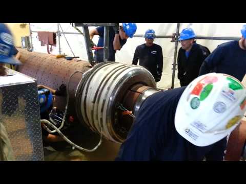 Taking retaining ring off a steam turbine generator