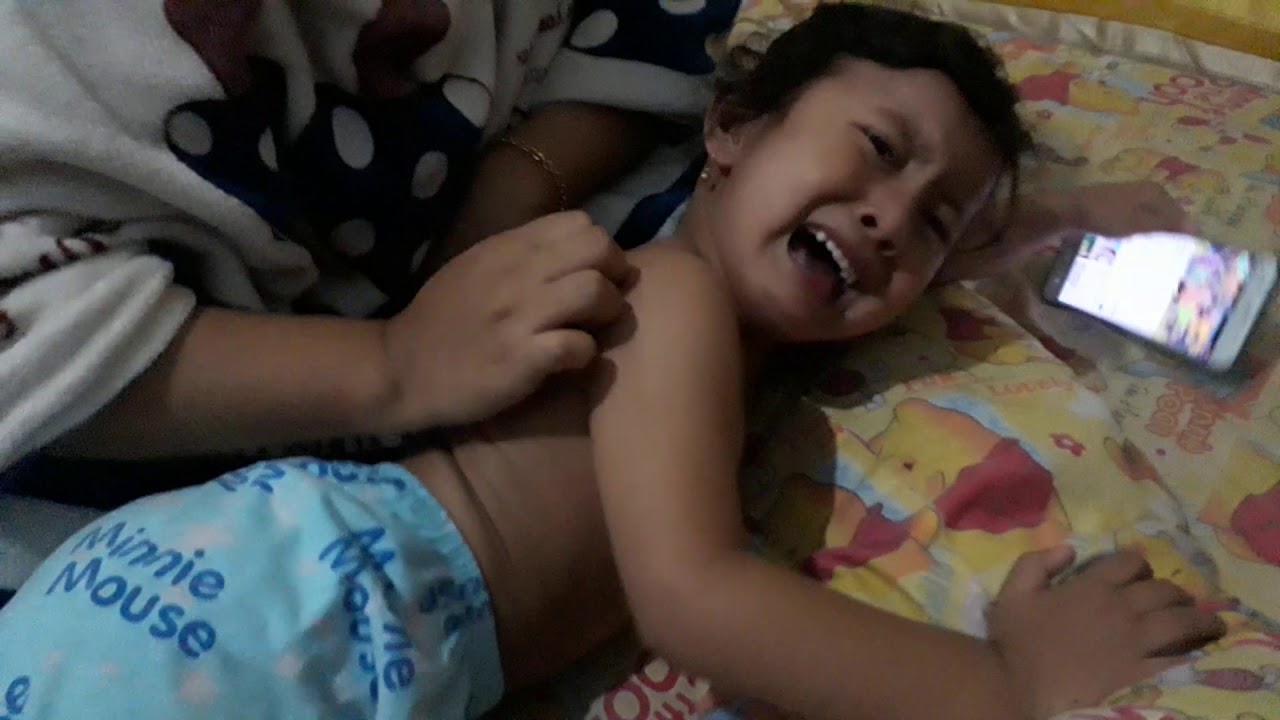 Anak kecil di kerokin masuk angin