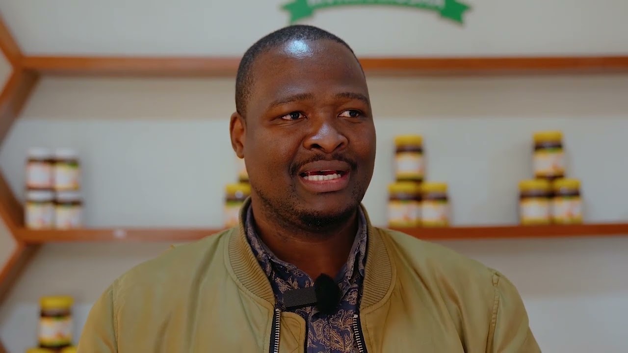 𝐒𝐡𝐨𝐰𝐜𝐚𝐬𝐢𝐧𝐠 𝐀𝐠𝐫𝐨𝐞𝐜𝐨𝐥𝐨𝐠𝐲 𝐏𝐫𝐚𝐜𝐭𝐢𝐜𝐞𝐬 𝐨𝐧 𝐭𝐡𝐞 𝐆𝐫𝐨𝐮𝐧𝐝