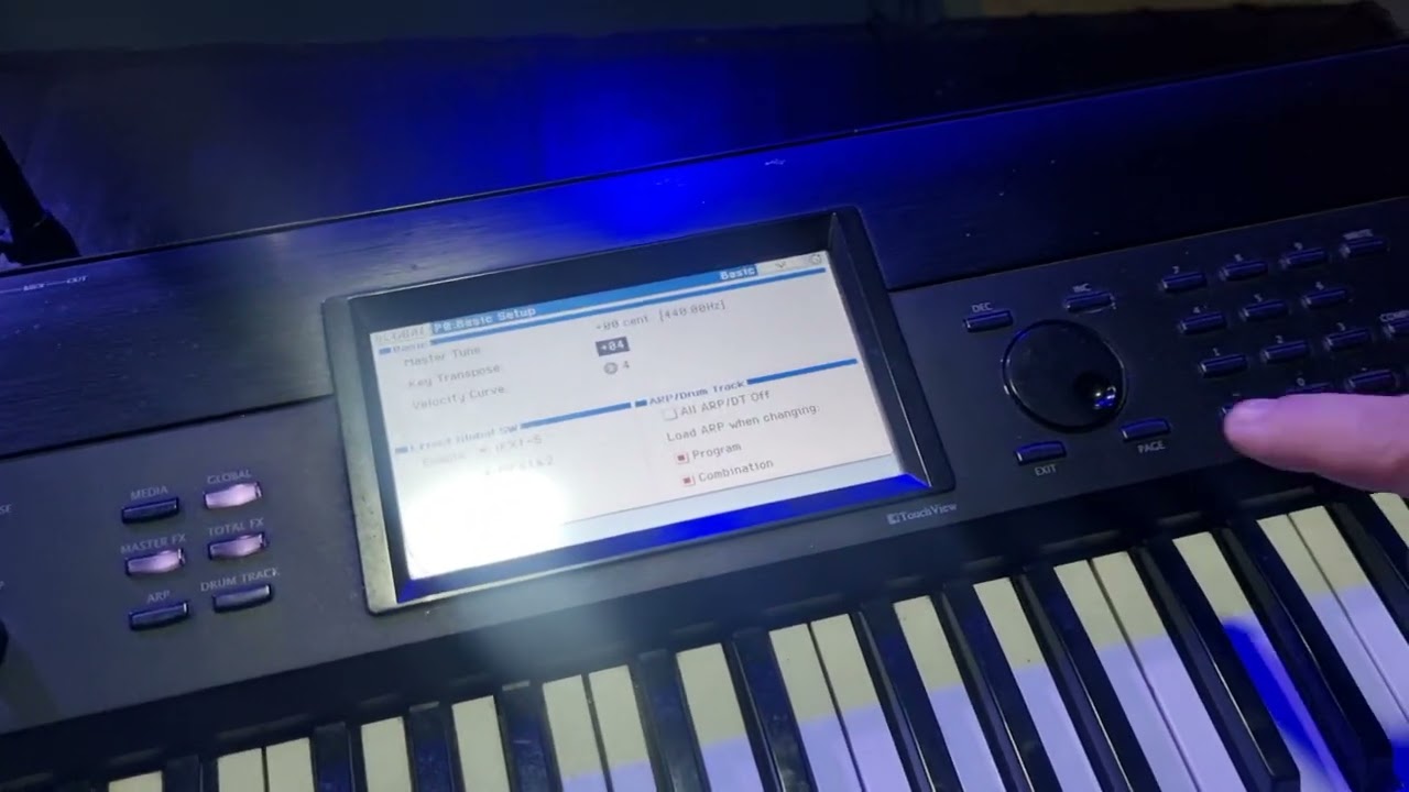 como trasportar notas en un Korg Krome.