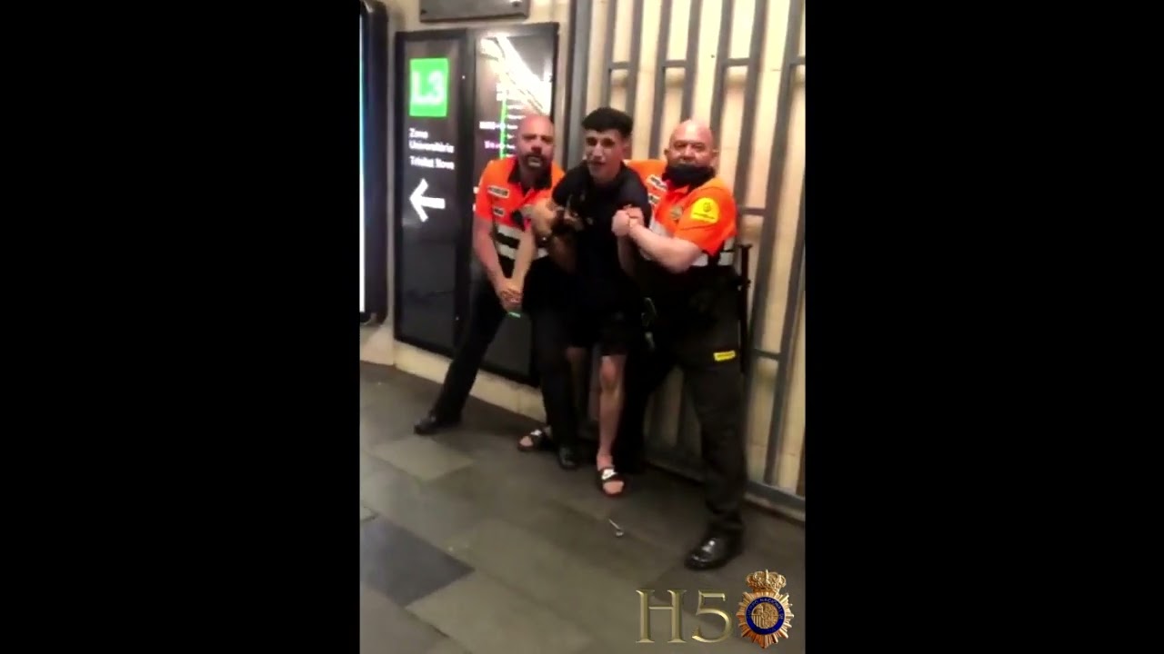 Dos Vigilantes del metro de Barcelona detienen a un magrebí por robo con violencia