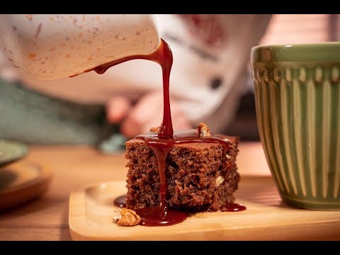Brownie de feijão e nozes com caramelo salgado