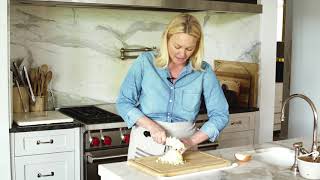 Smart in the Kitchen Shows You How to Cut an Onion