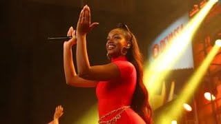 Iza  Ginga pocket Show Devassa