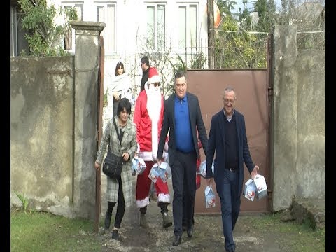 საახალწლო საჩუქარი ფოთის მზრუნველობა მოკლებულ ბავშვებს და შ შ მ ბავშვთა დღის ცენტრს  15 01 20