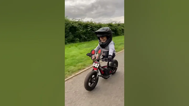 Stunt riding motorbikes - learning bike skills with @RockstarHarley 🤯 - DayDayNews