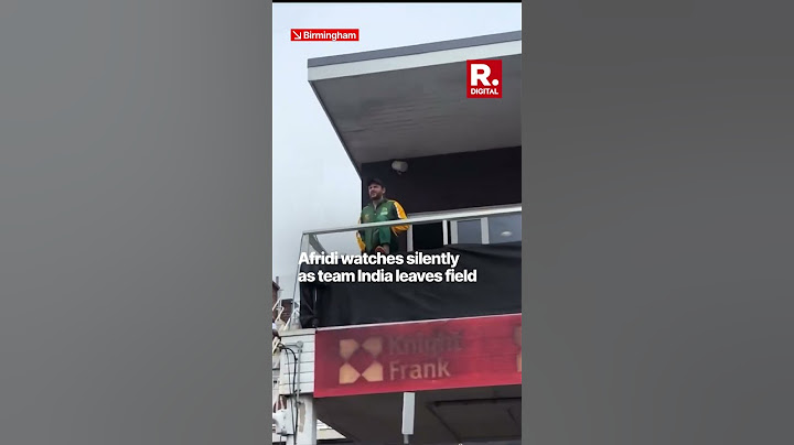 Shahid Afridi Helplessly Watches Indian Team Leaving Ground