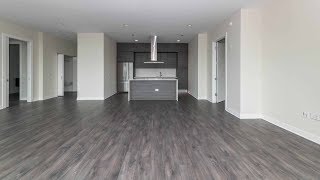 A skyline-view penthouse at River North's new HUBBARD221