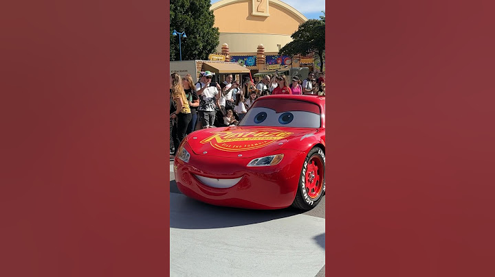 👀 Cars rides and Lightning McQueen appearance at Disneyland Paris Pixar