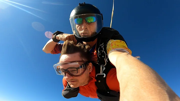 Luke Balderson - Tandem Skydive in Las Vegas at Sk...