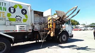 61117/ 2019 Peterbilt 520, Equipped with a automated side loader. SW 26-10 #7