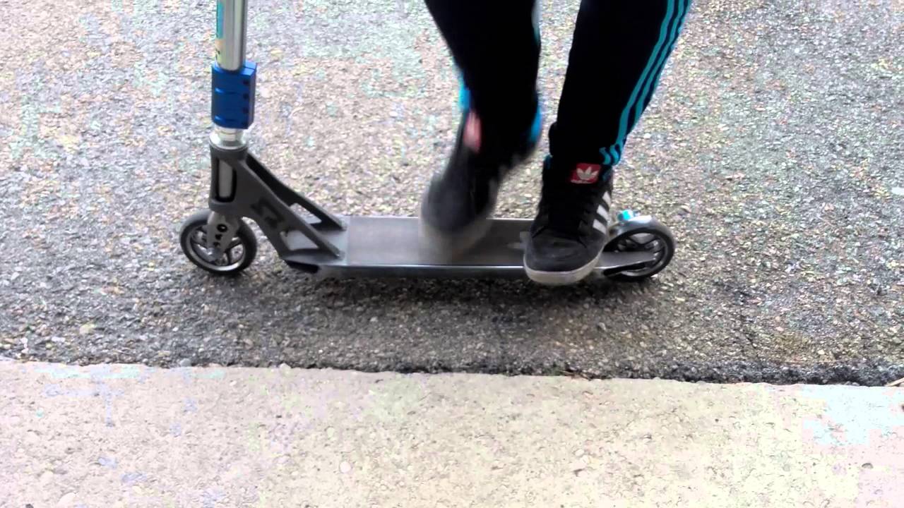 TUTO-Comment faire un Tail Whip en trotinette freestyle - YouTube