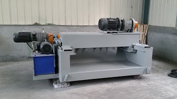 Movable wood log debarking machine, wood log debarker, log debarker