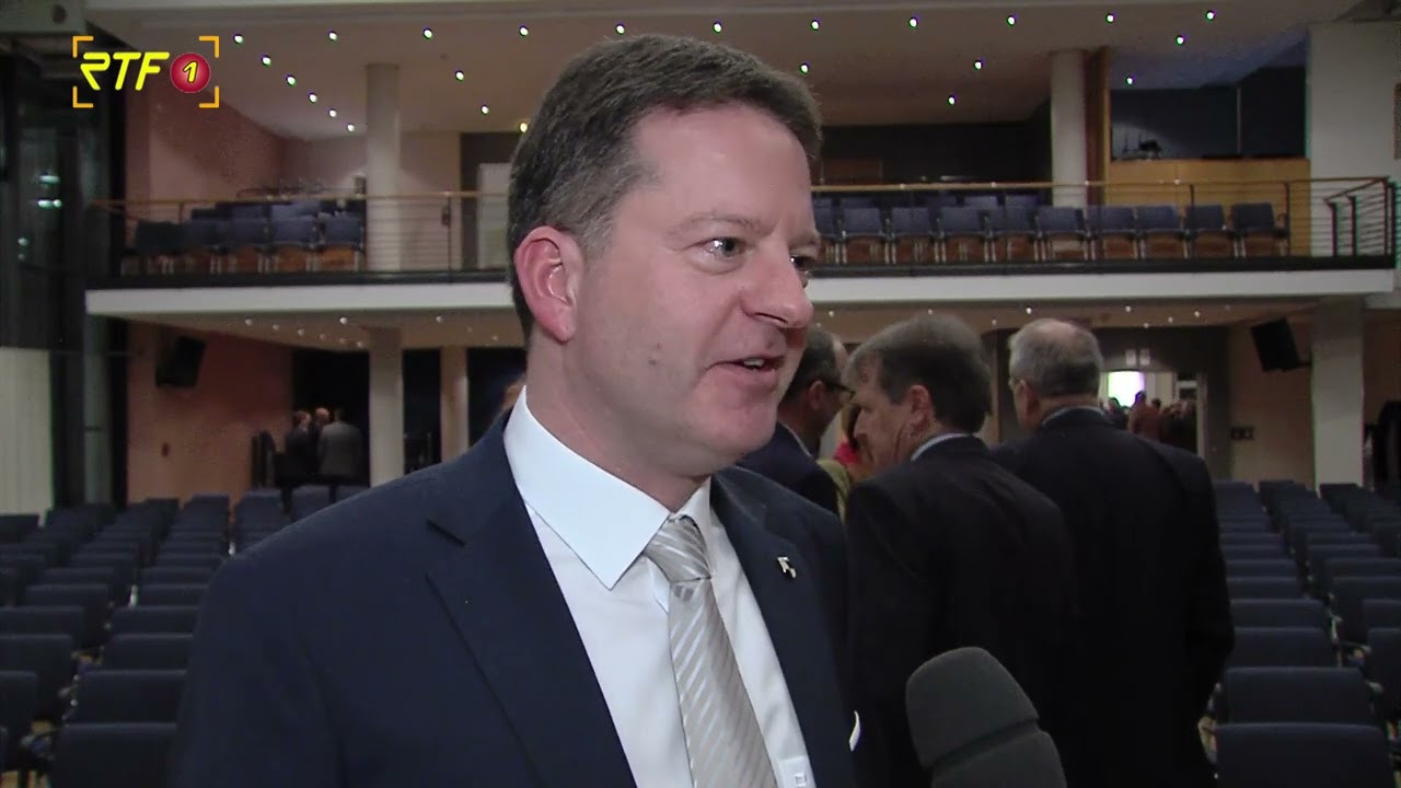 Volles Haus beim Neujahrs-Bürgertreff in Hechingen - YouTube Volles Haus beim Neujahrs-Bürgertreff in Hechingen - YouTube