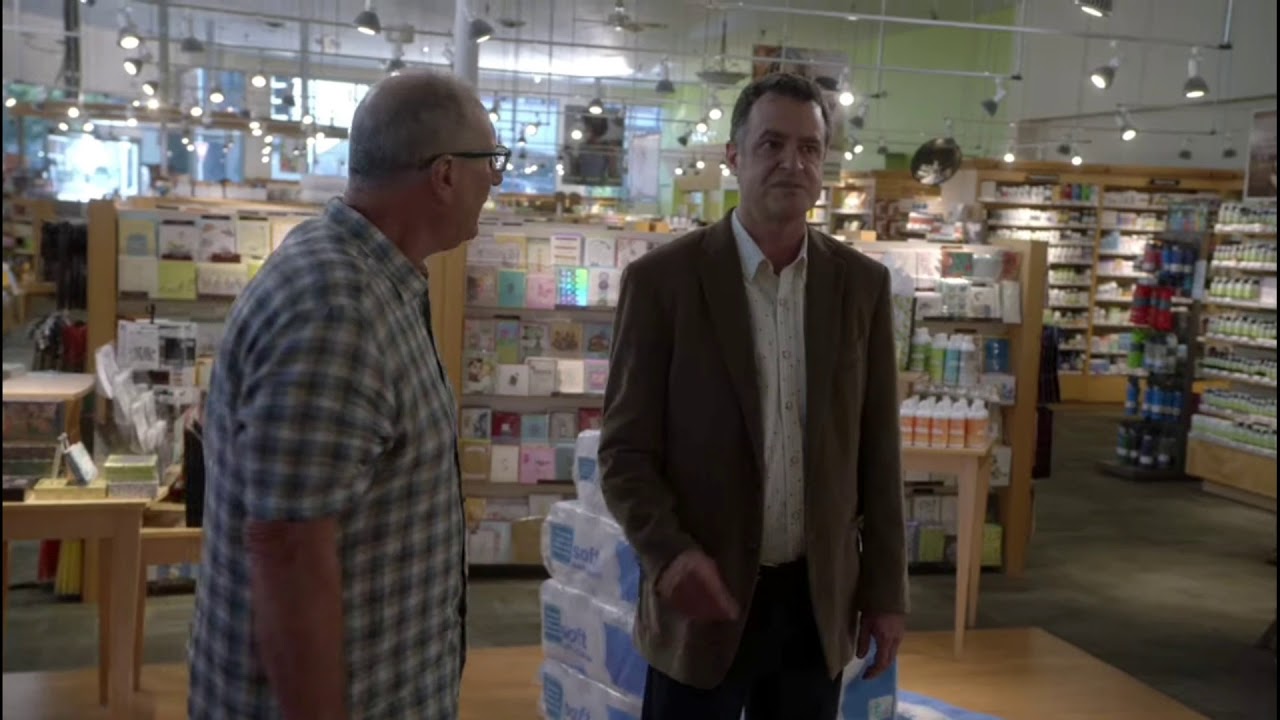 Phil & a defibrillator - modern family funny clip