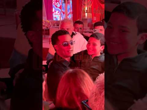 محمد رمضان يحمل الطفل علي البيلي نجم مسلسل لام شمسية في سحور سعدي جوهر