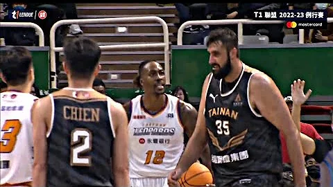 DWIGHT HOWARD WANTS TO FIGHT WITH BHULLAR AFTER CO...