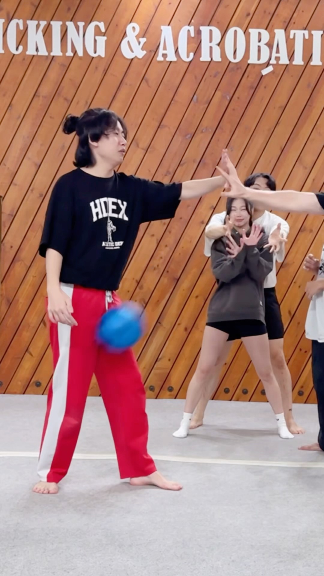 하필 공의 위치가⁉️? HighFive CatchBall Challenge