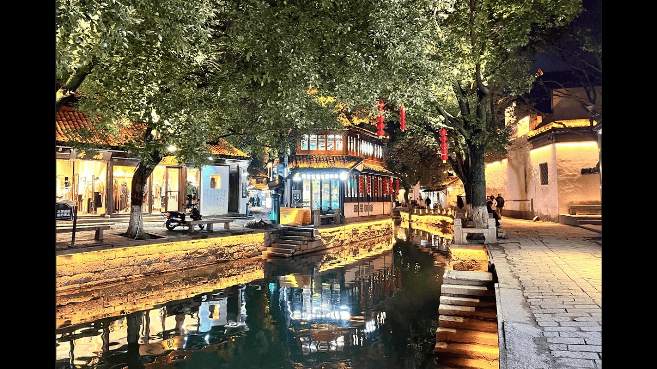 蘇州同里漫步：在白牆黛瓦與紅燈籠間，尋找失落的江南舊夢。