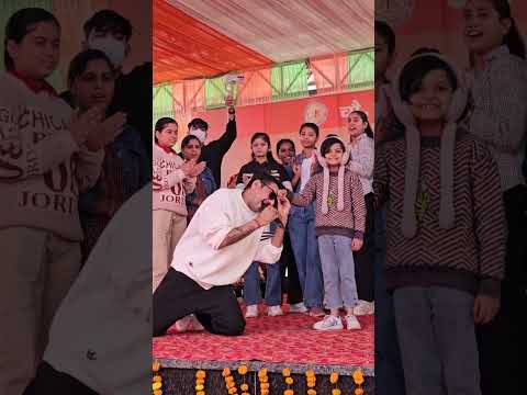 @Gajender Phogat ने छोटी बच्ची के पैर चूमे gajender phogat kiss the feet of baby girl crsu jind