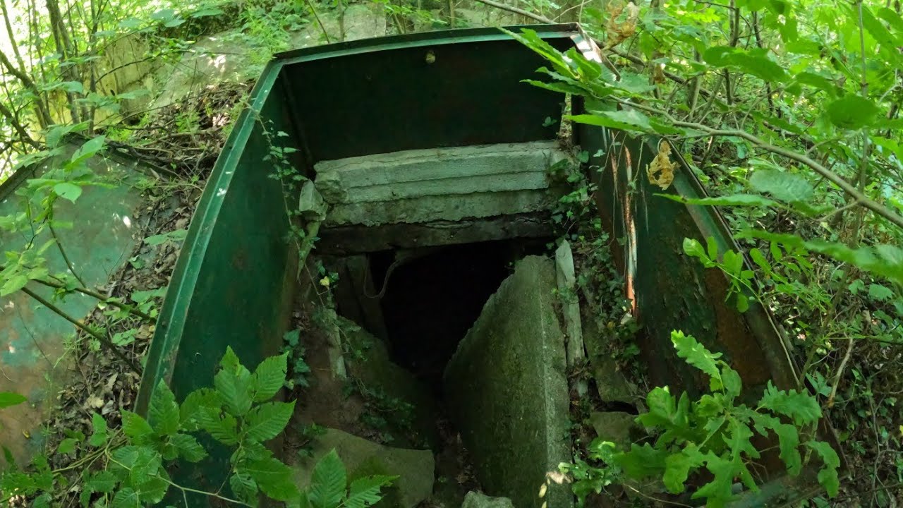 Кой се е крил тук? Партизански бункер в гората