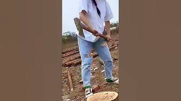 cool skill splitting logs with a sharp axe #shorts