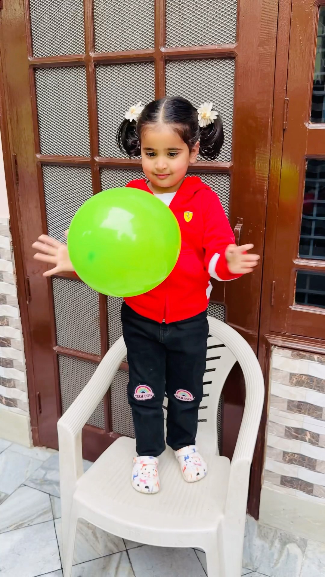Anaya Ka Balloon Dekho Kahan-Kahan Ja Raha Hai ?