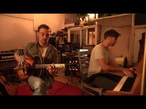 Rhys Lewis Blue Barn Session: Simon & GarfunkelBridge - Bridge Over Troubled Water