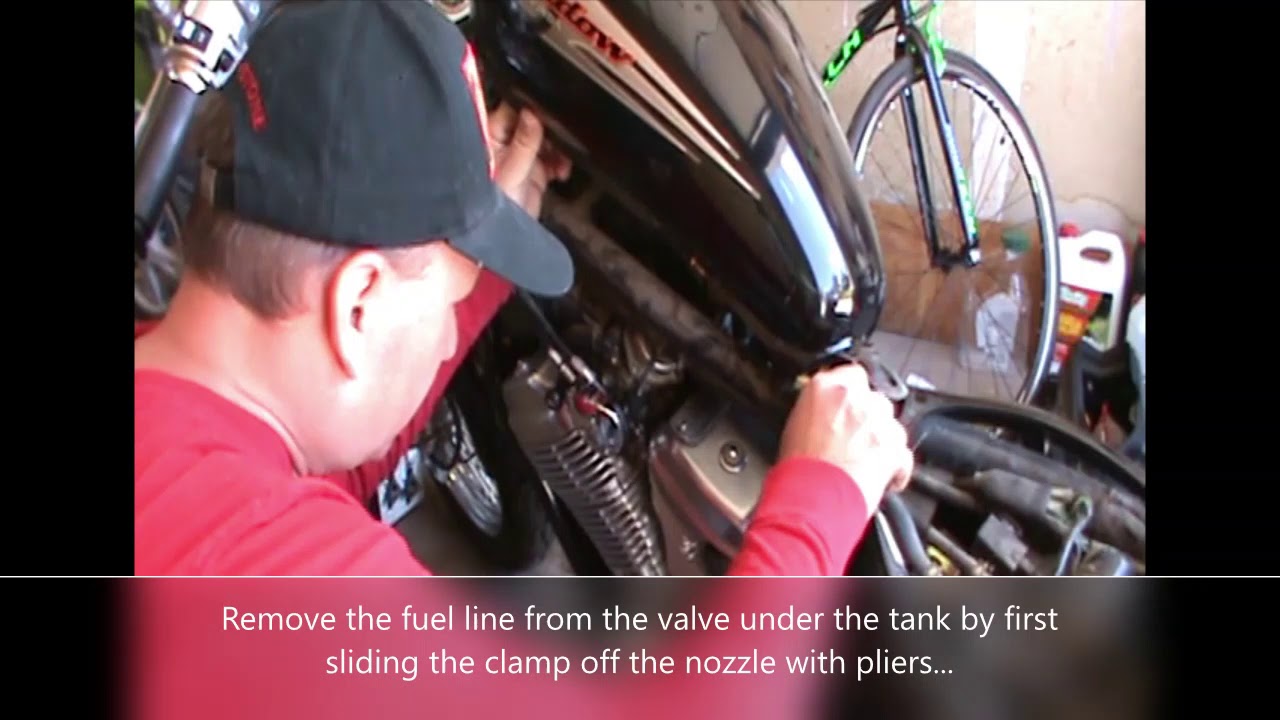 1997 Honda Shadow VLX 600: Gas tank removal