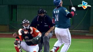 20130911 CPBL 桃猿VS獅 3上 小胖的腰內肉被K到了~好痛喔!