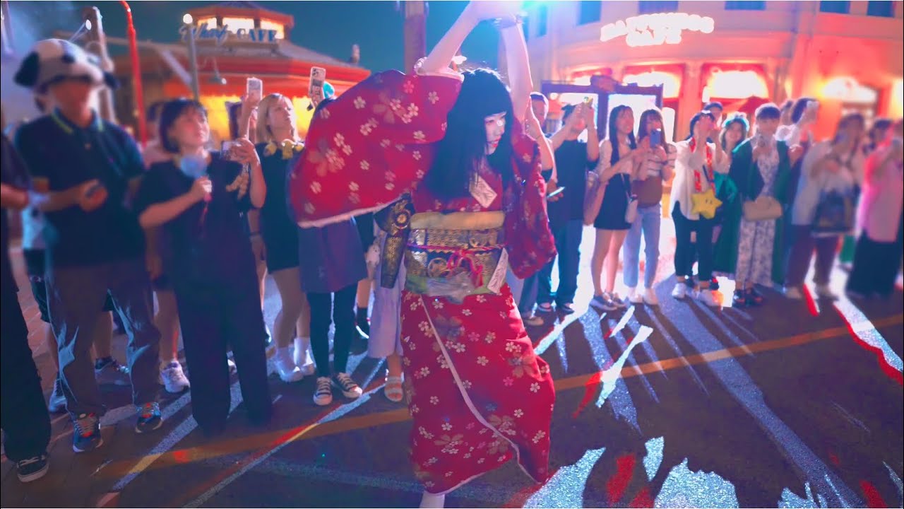 【USJ】キレキレダンスが凄い！日本人形ゾンビのado 唱ダンス