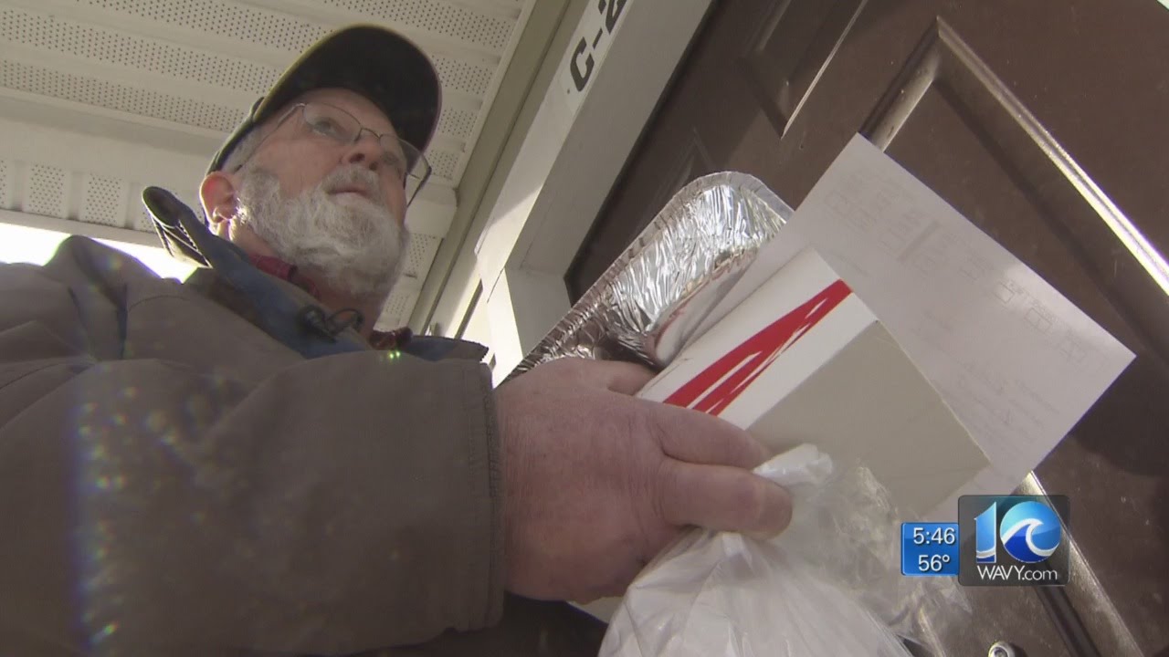 Meals on Wheels program delivers food to seniors before snow hits - YouTube