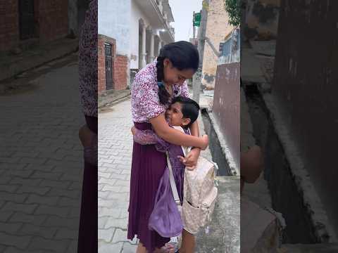 The cutest sister moment you’ll see today! ✨