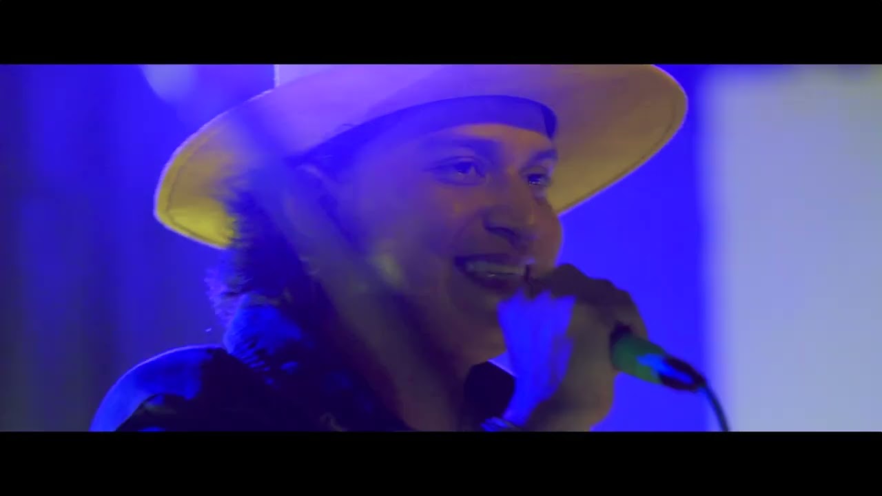 Que Te Vaya Bien Con El - Room | Héctor & Friends