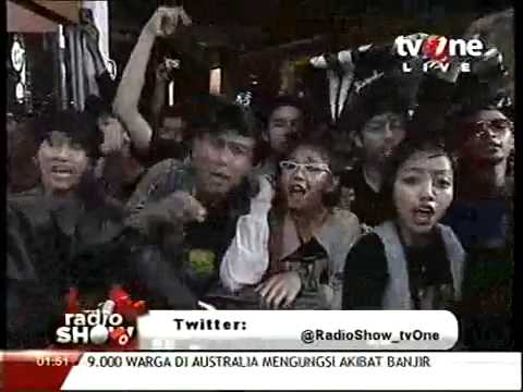 Bondan Prakoso \u0026 Fade 2 Black Feat Donnie Mokoginta - Feels like home .mp4