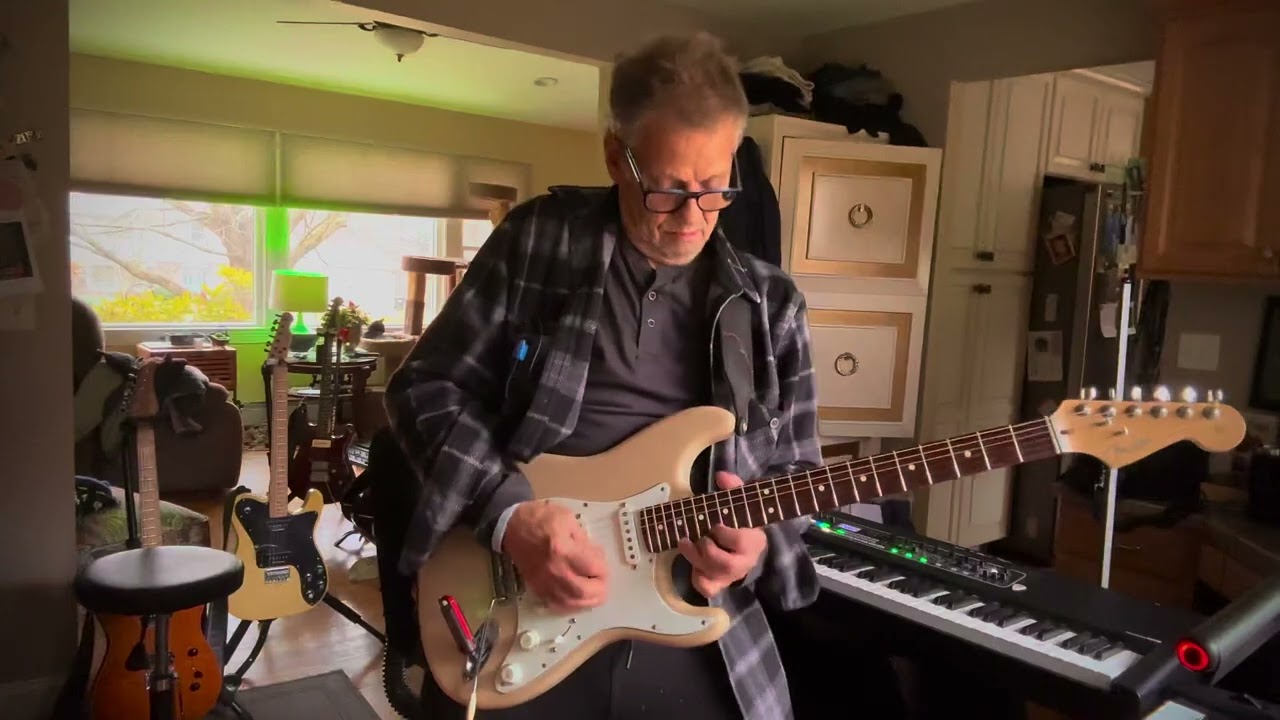 Couldn’t play out today,, it’s raining, so got my flannel on & a Stratocaster, good to go