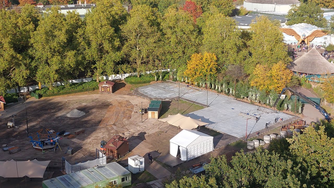 Opbouw van de winter weide met schaatsbaan @ Efteling 2022