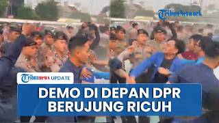Demo Memanas! Aksi Saling Dorong Terjadi Antara Mahasiswa dan Polisi di Depan Gedung DPR RI
